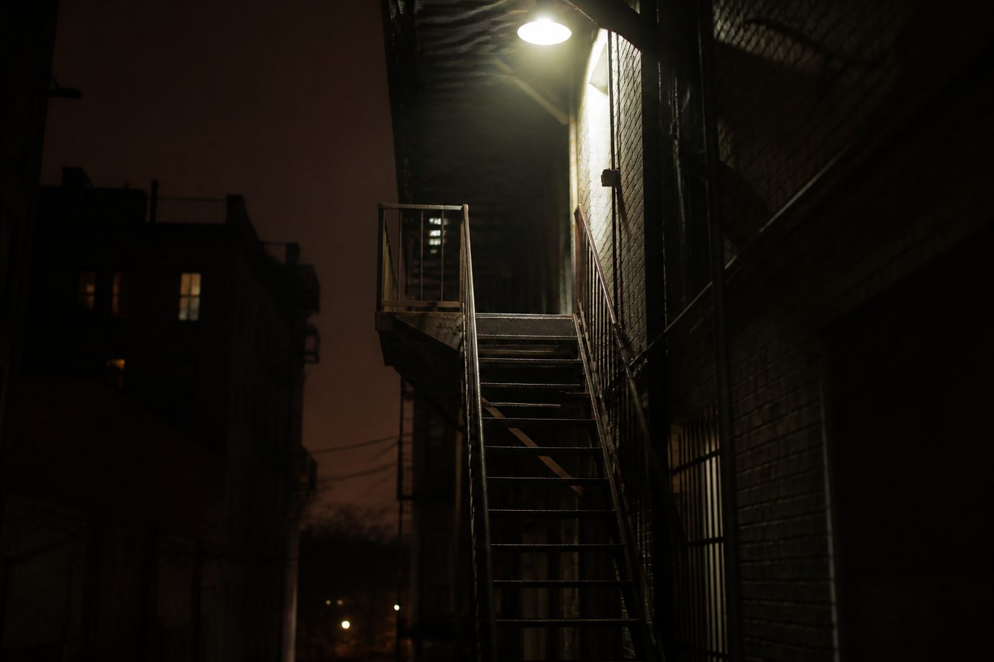[01] Why the first number is rarely the answer : Reading Jobs and Finance Data Like a Noir Scene